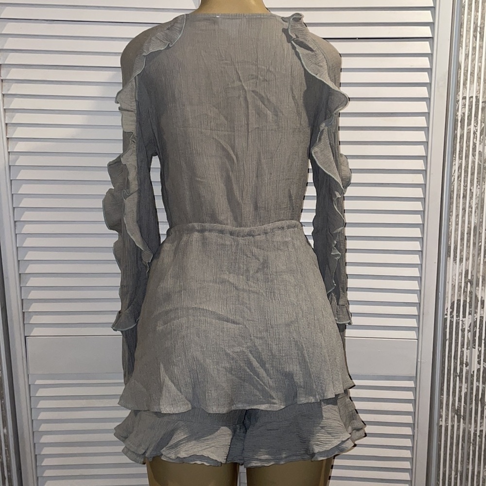 &merci beautiful sage green romper with ruffle trim size M - Picture 5 of 6